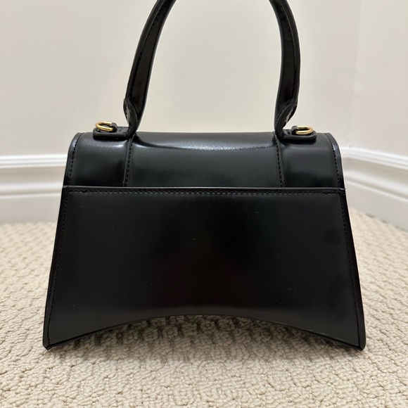 Black Handbag - Picture 3 of 11